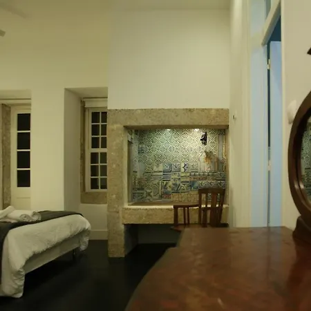 Travellers House - Hostal *