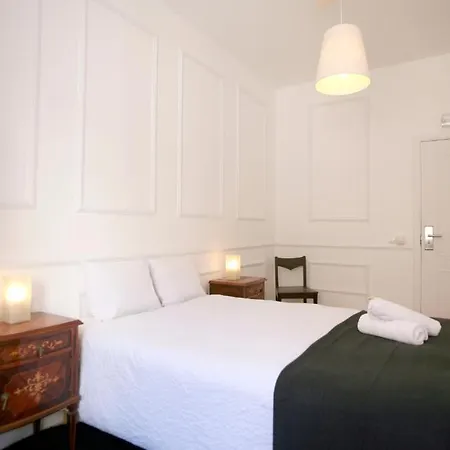 Travellers House - Hostal Lisboa